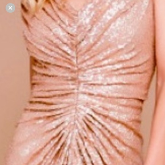 Magnificent Tadashi ruched  and sequins evening gown - Picture 14 of 16